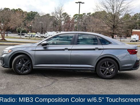 Used 2023 Volkswagen Jetta SE w/ Panoramic Sunroof Package image 4