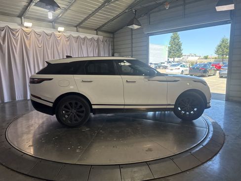 Used 2018 Land Rover Range Rover Velar R-Dynamic SE AWD/4WD image 4
