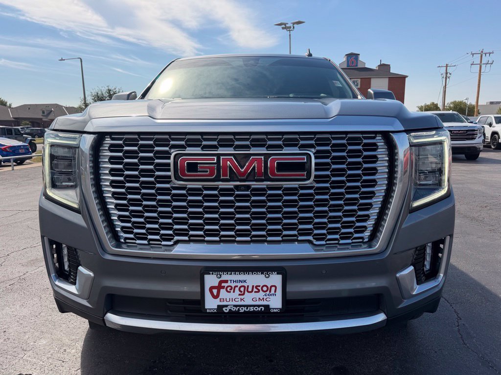 Used 2021 GMC Yukon XL Denali w/ Denali Premium Package AWD/4WD image 8