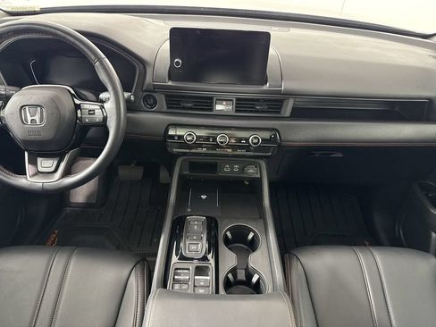 Used 2025 Honda Pilot TrailSport image 14