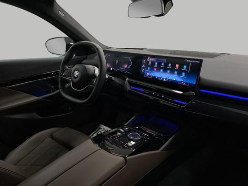 Certified 2026 BMW 530i xDrive w/ Premium Package AWD/4WD image 18