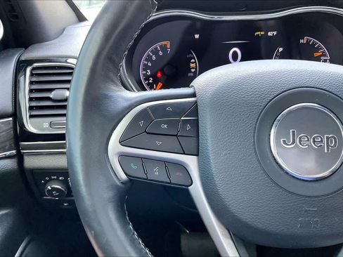 Used 2020 Jeep Grand Cherokee Overland AWD/4WD image 23