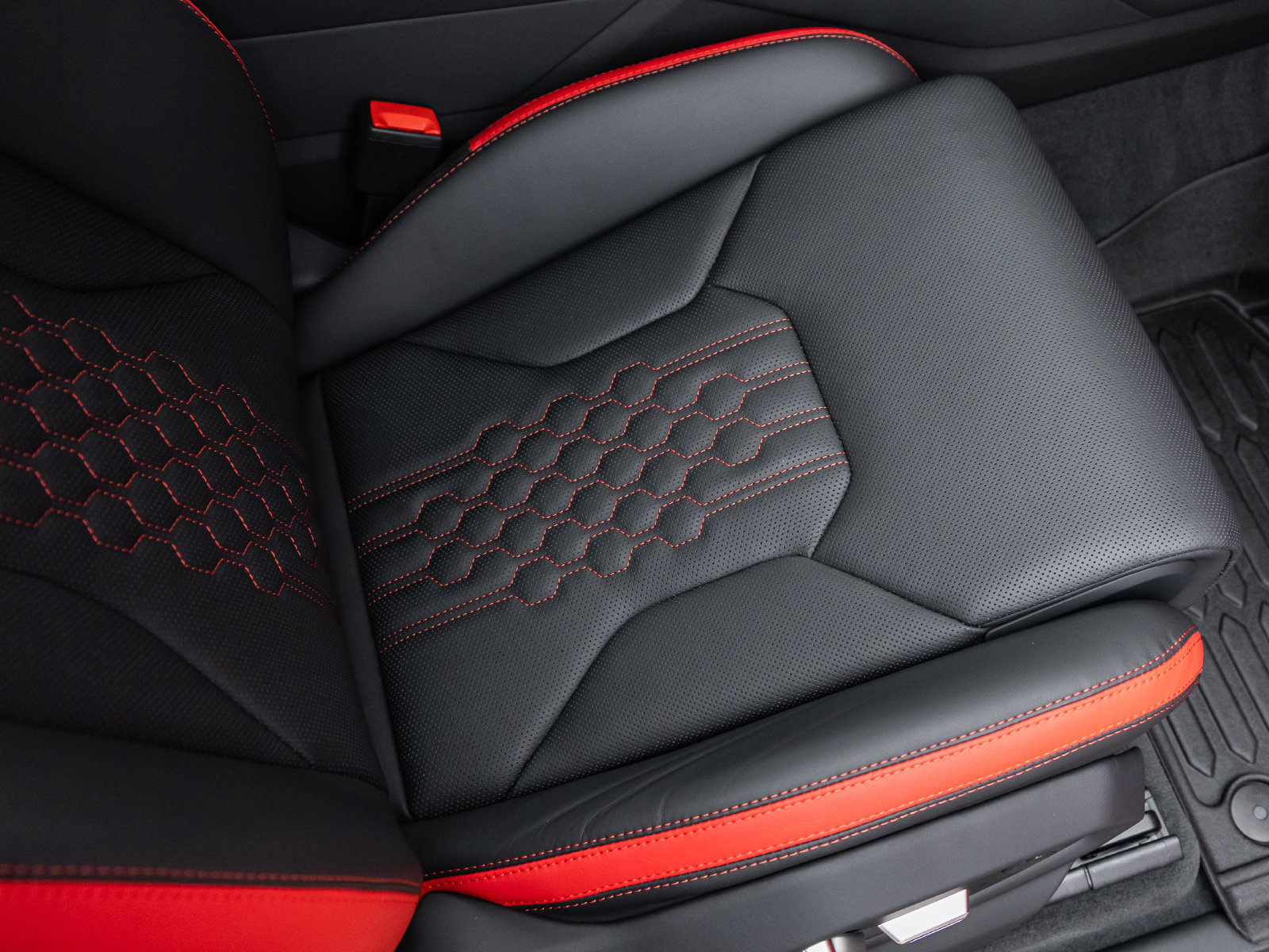 Used 2024 Lamborghini Urus S AWD/4WD image 48