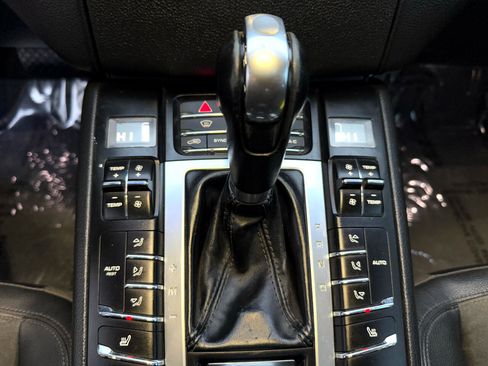 Used 2018 Porsche Macan image 32