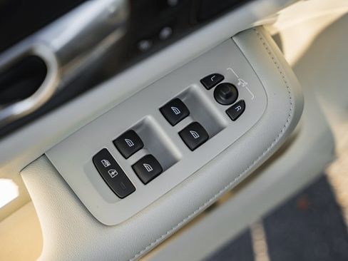 Certified 2023 Volvo S60 B5 Ultimate w/ Climate Package image 35