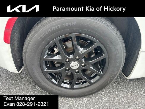 Used 2024 Chrysler Pacifica Touring-L FWD image 10