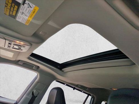 Used 2022 Toyota Highlander Limited FWD image 16