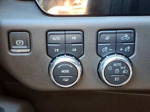 Used 2023 GMC Sierra 1500 SLT AWD/4WD image 11