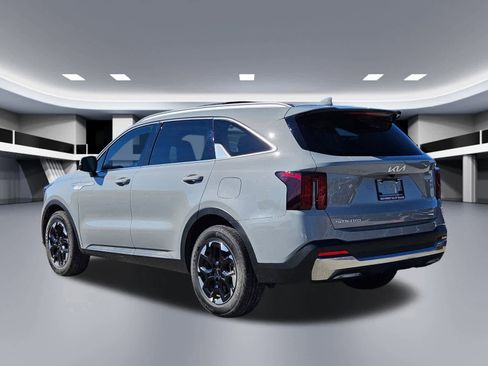 Certified 2025 Kia Sorento S w/ Panoramic Sunroof Package image 4