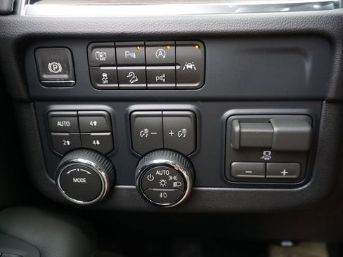 New 2026 Chevrolet Suburban Z71 image 22