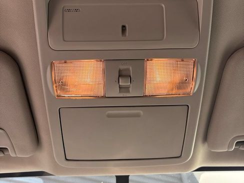 Used 2017 Nissan Titan SV AWD/4WD image 24