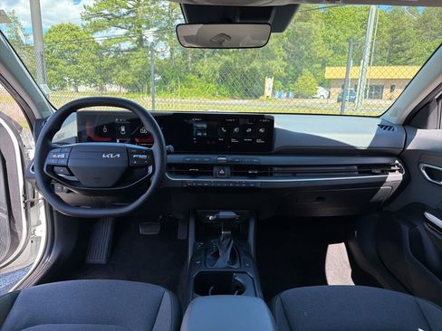 Used 2025 Kia K4 FWD image 8