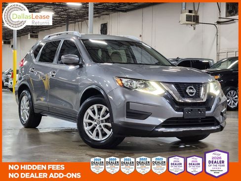 Used 2017 Nissan Rogue SV FWD image 1