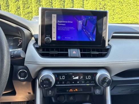 Used 2025 Toyota RAV4 XLE AWD/4WD image 25