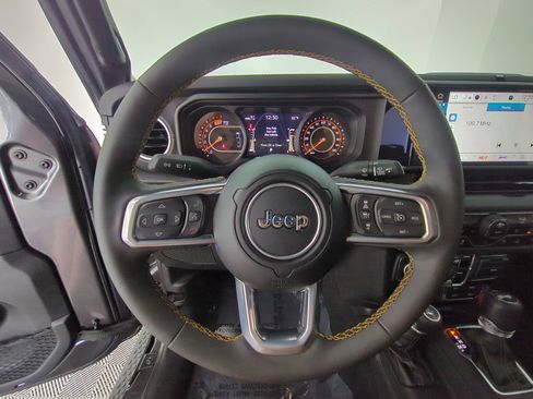 Used 2024 Jeep Wrangler Unlimited Sahara w/ Technology Group AWD/4WD image 29