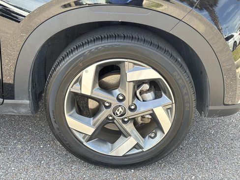 Used 2025 Hyundai Venue SEL FWD image 4