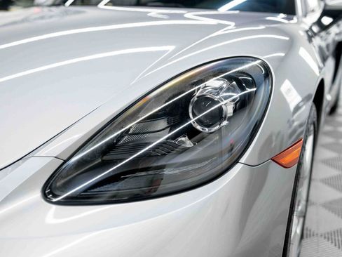 Used 2018 Porsche 718 Cayman RWD image 12