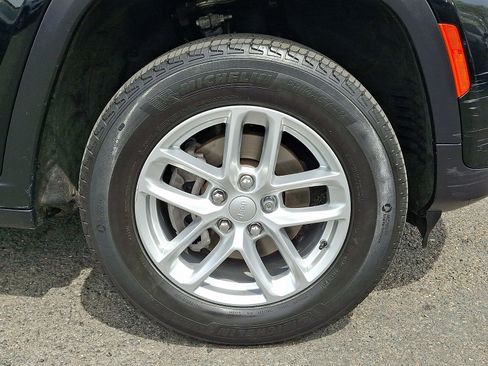 Used 2024 Jeep Grand Cherokee Laredo X image 8