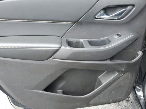 Used 2018 Chevrolet Traverse LT image 15