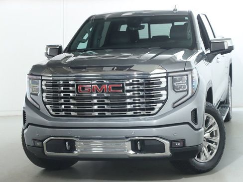 Used 2023 GMC Sierra 1500 Denali w/ Technology Package AWD/4WD image 2