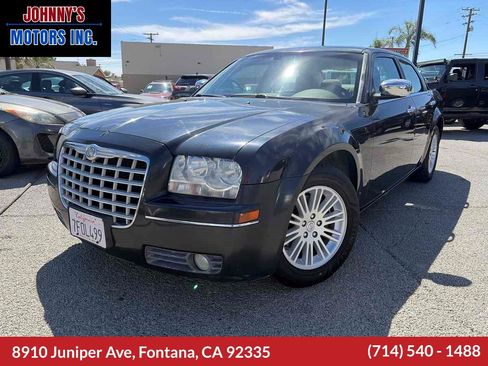 Used 2010 Chrysler 300 Touring RWD image 1