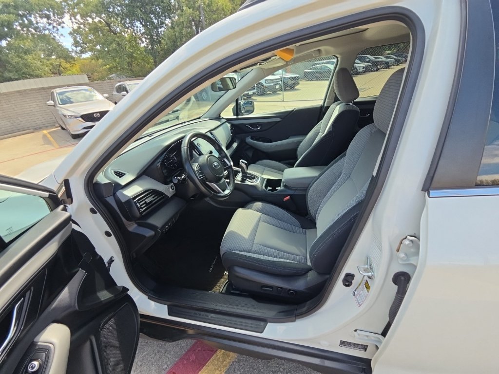 Used 2025 Subaru Outback Premium AWD/4WD image 4