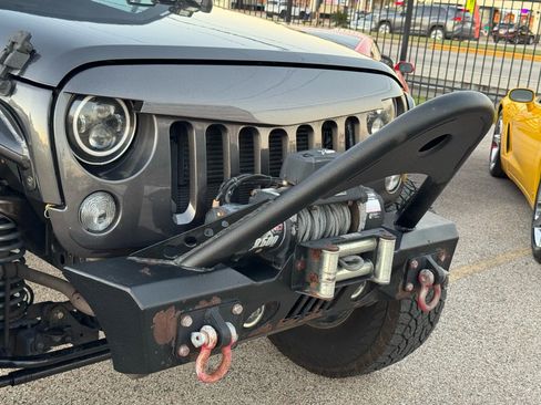 Used 2017 Jeep Wrangler Unlimited Sport w/ Connectivity Group image 12