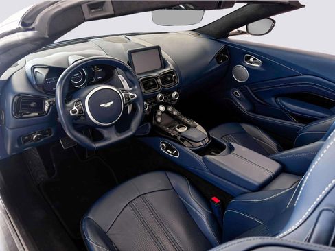 Used 2023 Aston Martin V8 Vantage Roadster image 21
