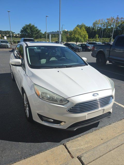 Used 2015 Ford Focus Titanium w/ Titanium Technology Package FWD image 2