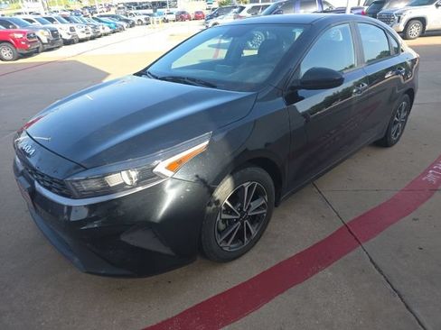 Used 2023 Kia Forte LXS FWD image 4