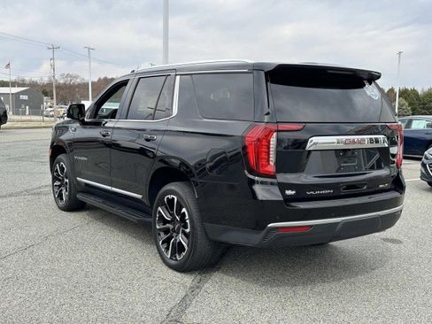 Used 2022 GMC Yukon SLT w/ SLT Luxury Package image 3