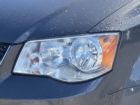 Used 2020 Dodge Grand Caravan SE w/ UConnect Hands-Free Group image 6