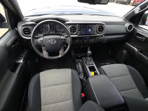 Used 2023 Toyota Tacoma TRD Sport w/ Technology Package AWD/4WD image 18