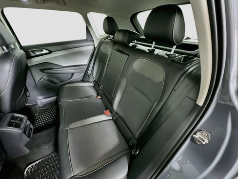 Used 2023 Volkswagen Taos SE w/ Panoramic Sunroof Package FWD image 27