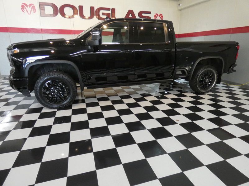 Used 2025 Chevrolet Silverado 2500 High Country w/ Midnight Edition AWD/4WD image 1