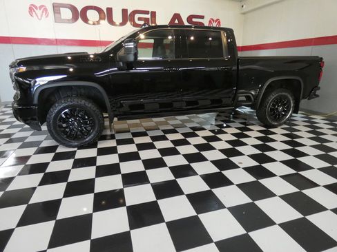 Used 2025 Chevrolet Silverado 2500 High Country w/ Midnight Edition AWD/4WD image 1
