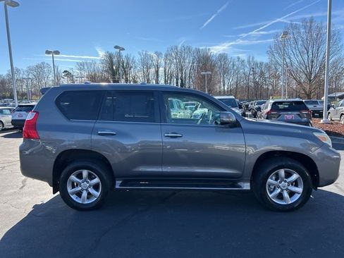 Used 2010 Lexus GX 460 image 4