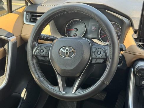 Used 2019 Toyota RAV4 XLE Premium FWD image 18
