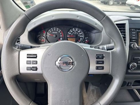 Used 2015 Nissan Frontier SV RWD image 25