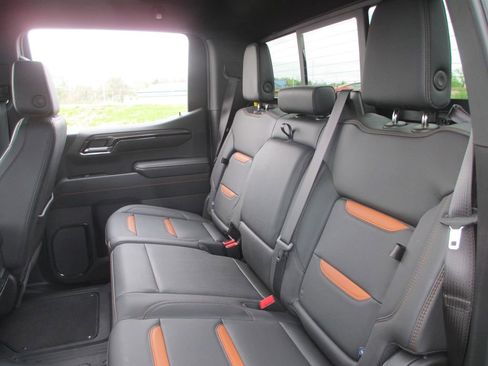 Used 2024 GMC Sierra 1500 AT4 w/ Technology Package image 25