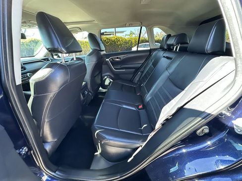 Used 2022 Toyota RAV4 XLE Premium image 31