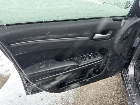 Used 2022 Chrysler 300 Touring image 15