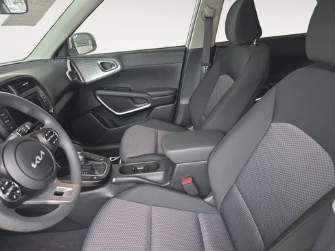 Certified 2025 Kia Soul LX image 21