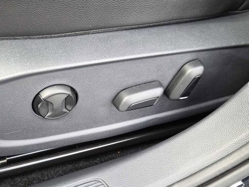 Used 2023 Volkswagen Jetta SE image 16