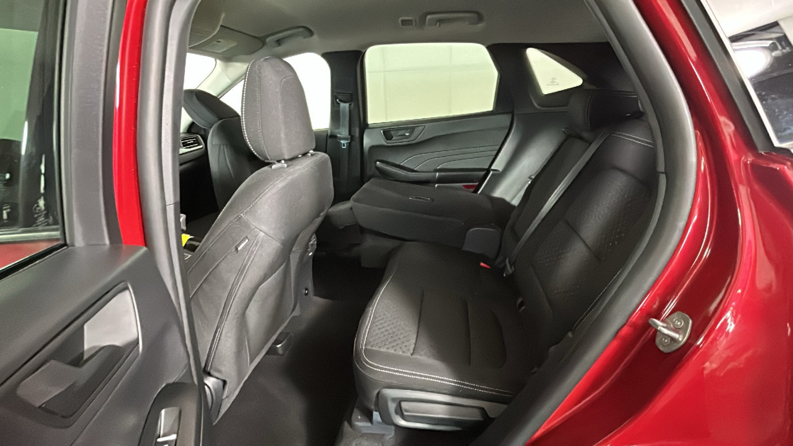 Used 2025 Ford Escape Active AWD/4WD image 32