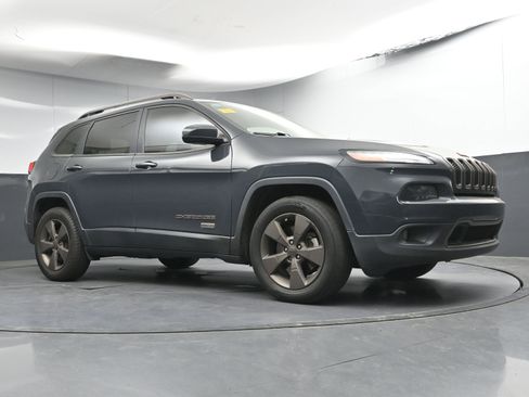Used 2017 Jeep Cherokee Latitude w/ Comfort/Convenience Group image 24