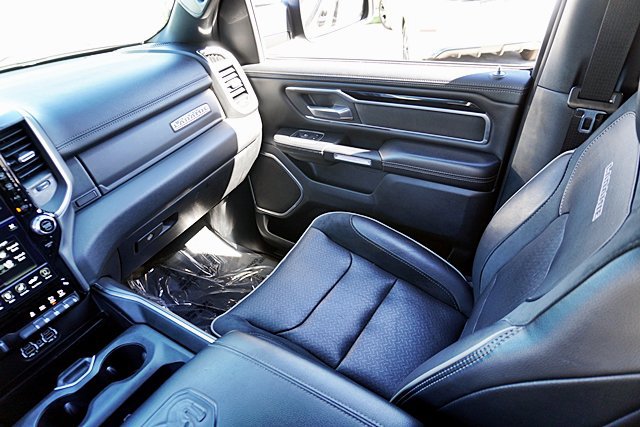 Used 2020 RAM 1500 Laramie w/ Sport Appearance Package AWD/4WD image 32