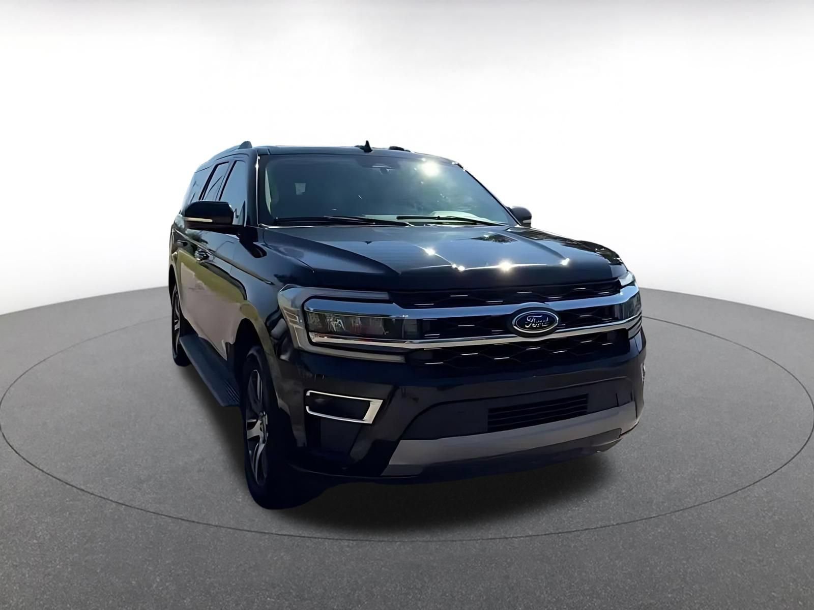 Used 2024 Ford Expedition Max Limited RWD image 3