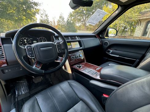 Used 2017 Land Rover Range Rover HSE image 24