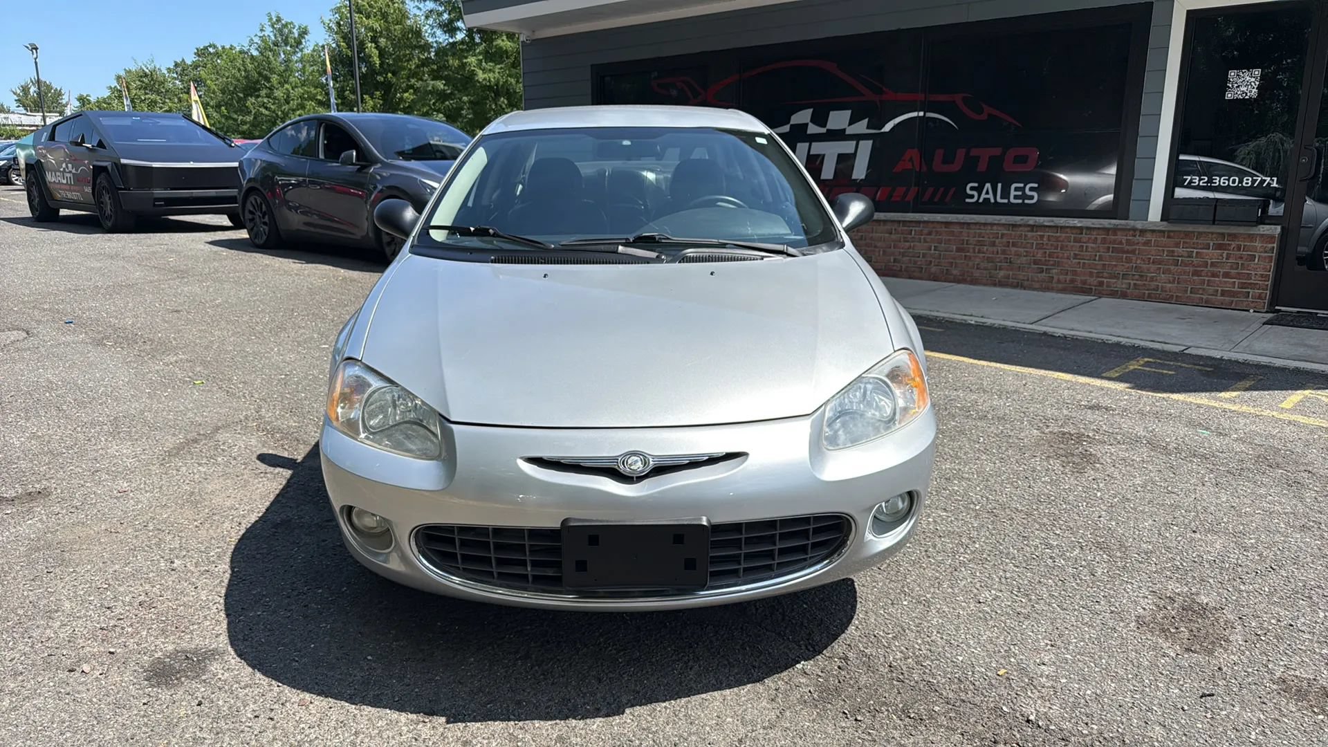 Used 2002 Chrysler Sebring LXi w/ Security Group FWD image 2